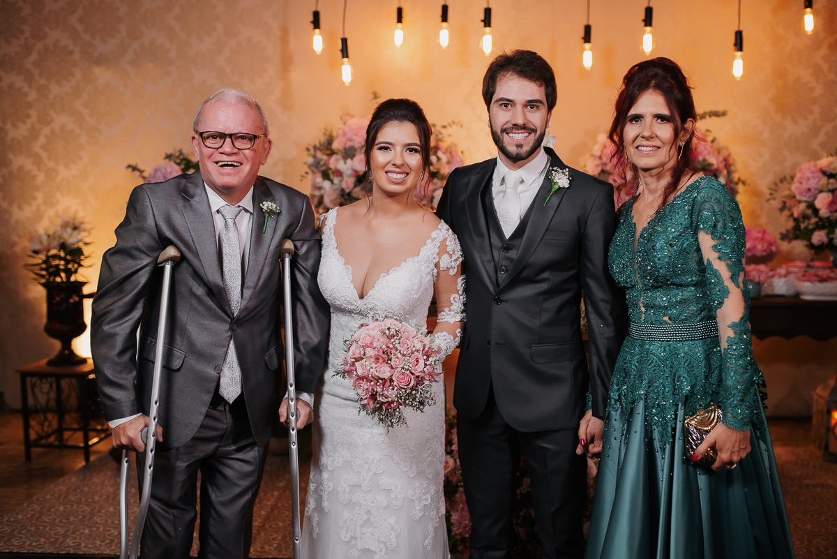 casamentos, casamentos em patos de minas, casamentos no sítio tõe do jó , casamento na igreja dos capuchinhos , hermanas noivas e festas, vestidos de noiva, noiva dos sonhos.