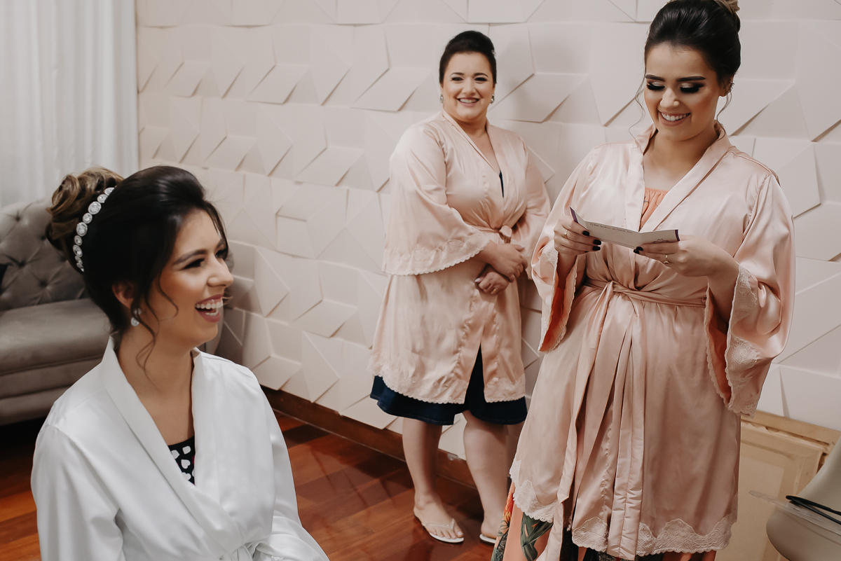 Felippe Leal Fotografo de casamentos e eventos em patos de minas e regiao, Makinf off da noiva. Hermanas Noivas e festas.