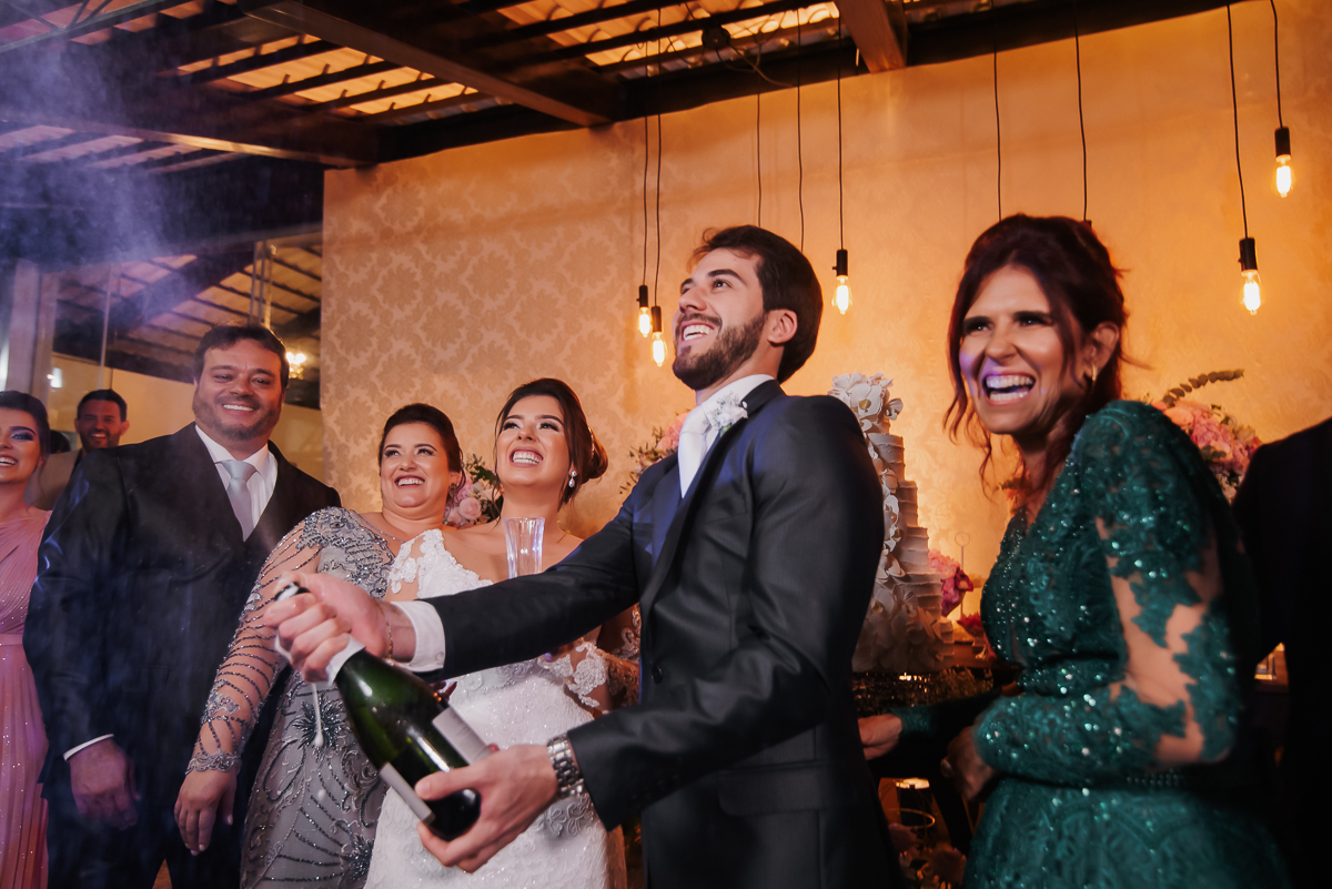 casamentos, casamentos em patos de minas, casamentos no sítio tõe do jó , casamento na igreja dos capuchinhos , hermanas noivas e festas, vestidos de noiva, noiva dos sonhos.