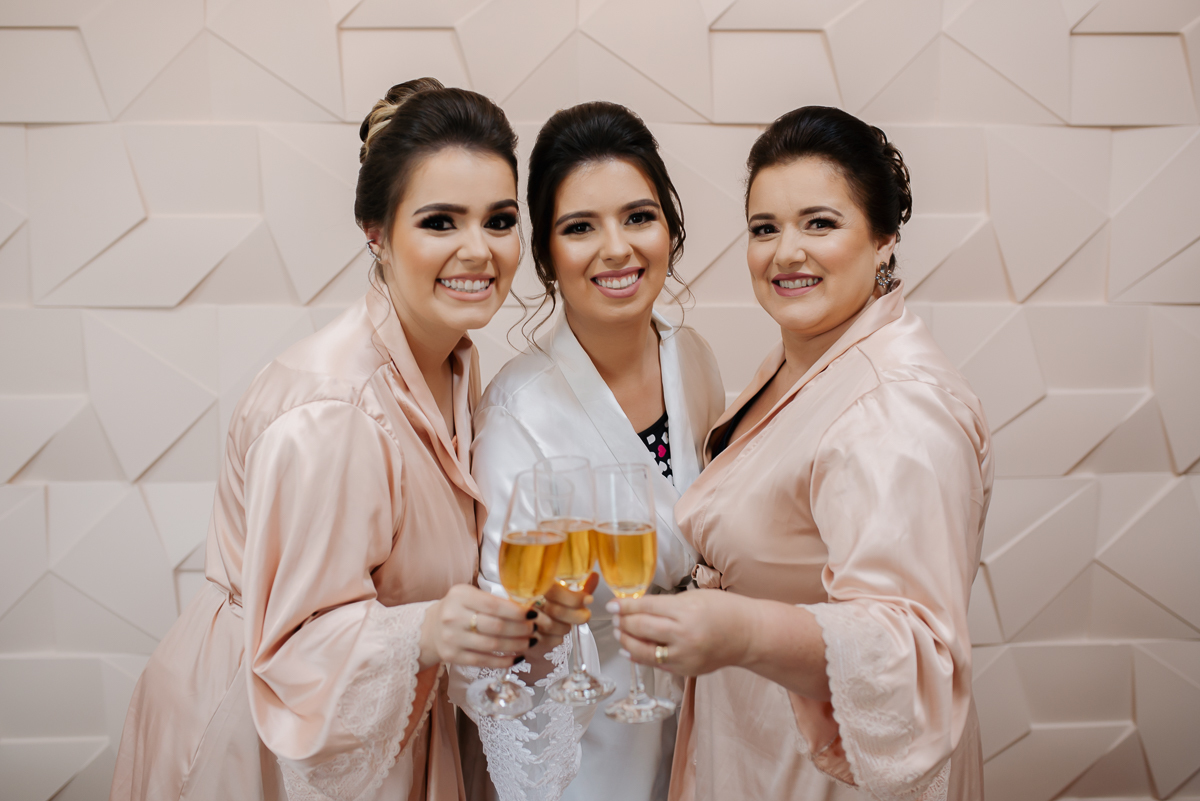 Felippe Leal Fotografo de casamentos e eventos em patos de minas e regiao, Makinf off da noiva. Hermanas Noivas e festas.