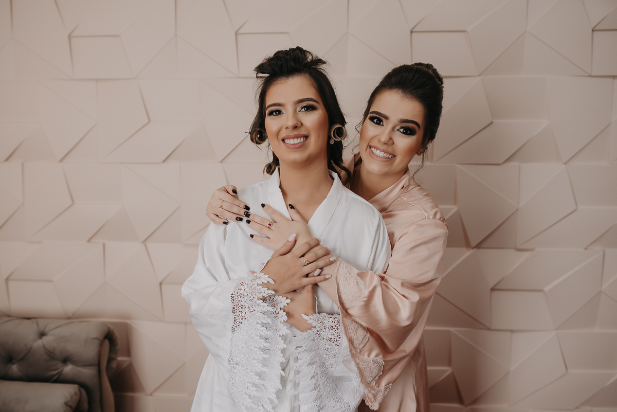 Felippe Leal Fotografo de casamentos e eventos em patos de minas e regiao, Makinf off da noiva. Hermanas Noivas e festas.