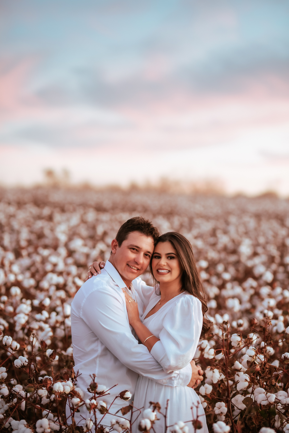 Ensaio de casal na plantação de algodão, ensaio save the date, ensaio de casal, ensaio romantico, ensaio save the date na plantação de algodão, ensaio de casal em patos de minas, ensaio em patos de minas, fotografo em patos de minas
