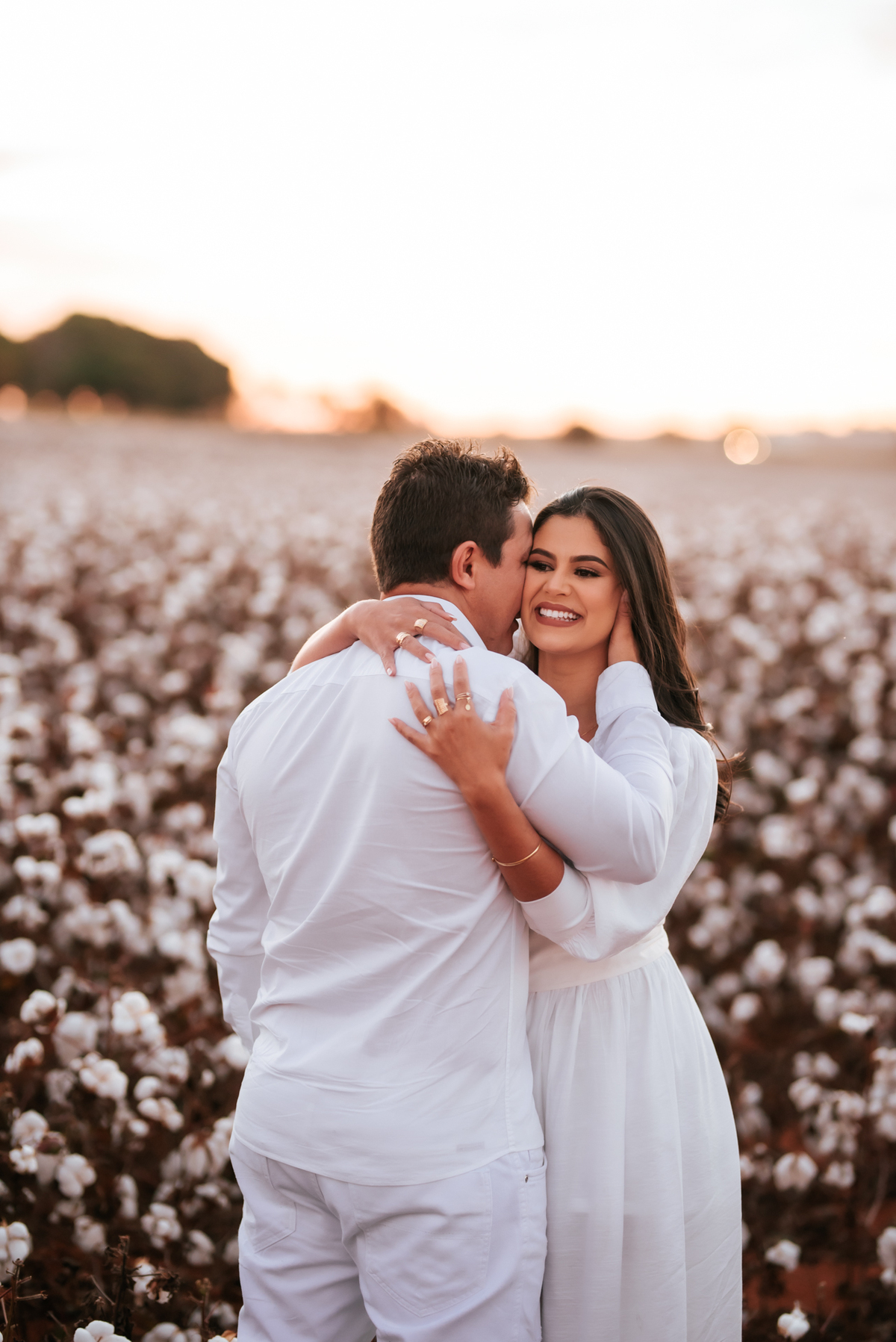 Ensaio de casal na plantação de algodão, ensaio save the date, ensaio de casal, ensaio romantico, ensaio save the date na plantação de algodão, ensaio de casal em patos de minas, ensaio em patos de minas, fotografo em patos de minas