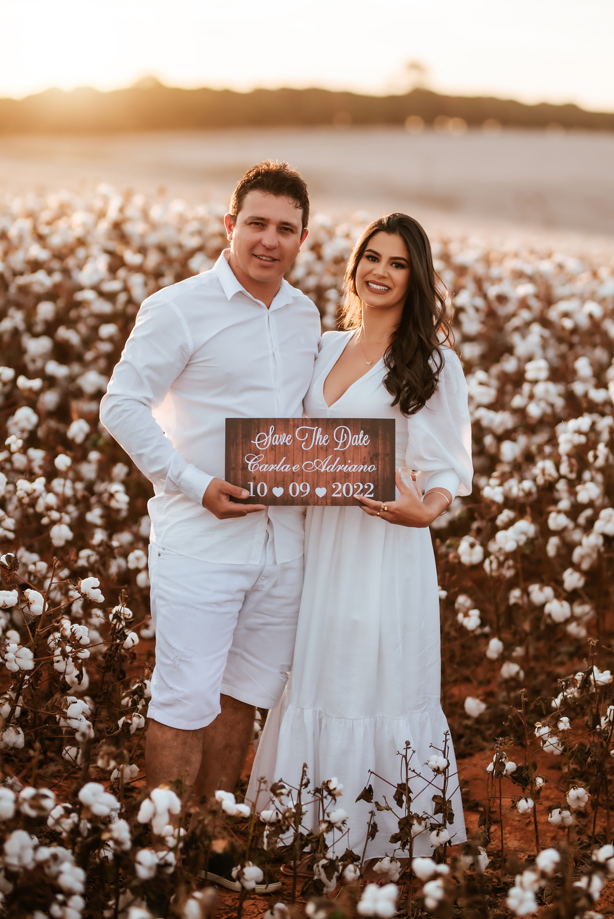 Ensaio de casal na plantação de algodão, ensaio save the date, ensaio de casal, ensaio romantico, ensaio save the date na plantação de algodão, ensaio de casal em patos de minas, ensaio em patos de minas, fotografo em patos de minas