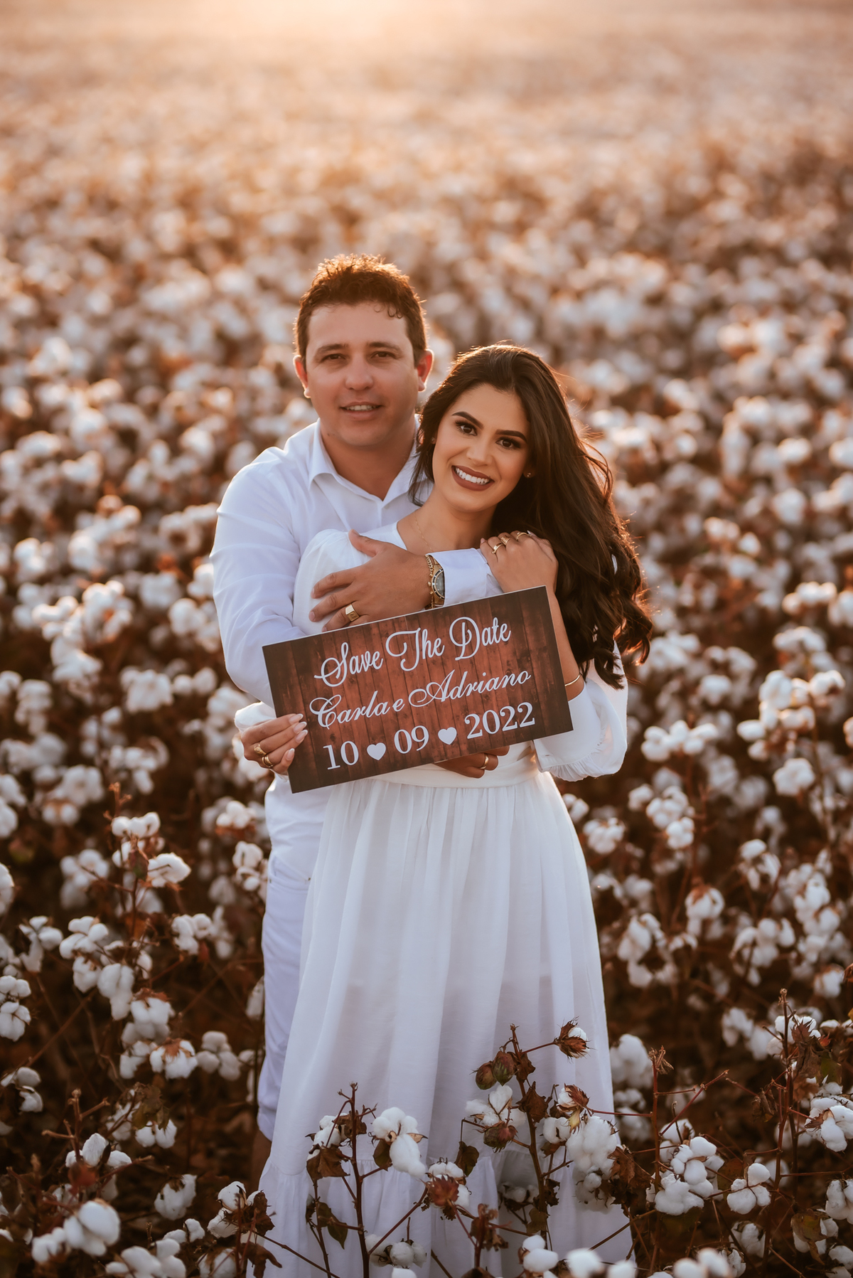 Ensaio de casal na plantação de algodão, ensaio save the date, ensaio de casal, ensaio romantico, ensaio save the date na plantação de algodão, ensaio de casal em patos de minas, ensaio em patos de minas, fotografo em patos de minas