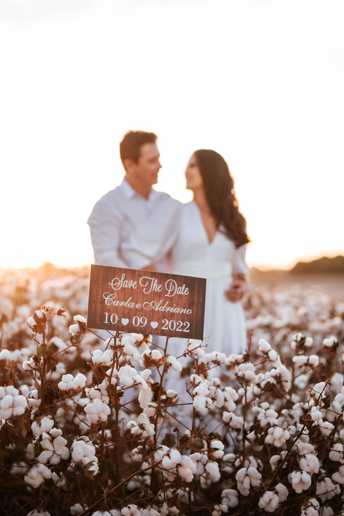 Ensaio de casal na plantação de algodão, ensaio save the date, ensaio de casal, ensaio romantico, ensaio save the date na plantação de algodão, ensaio de casal em patos de minas, ensaio em patos de minas, fotografo em patos de minas