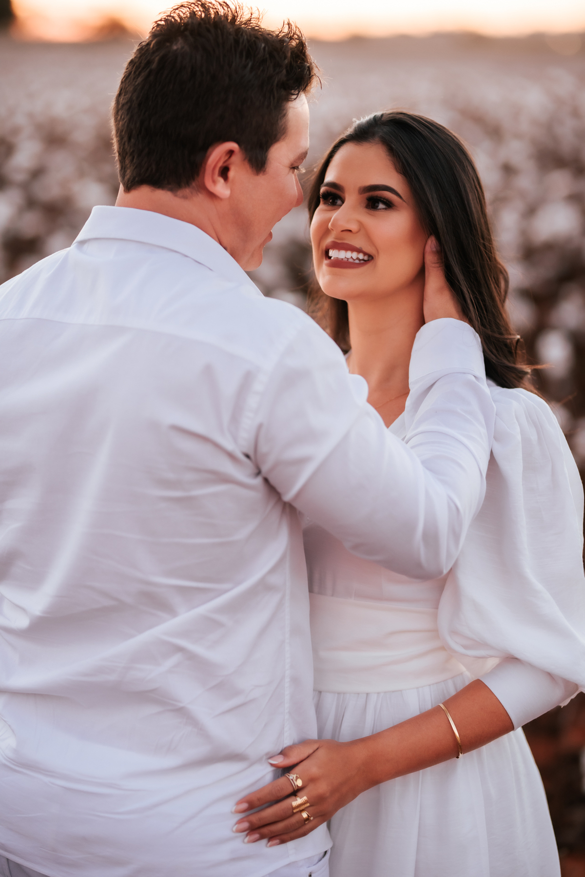 Ensaio de casal na plantação de algodão, ensaio save the date, ensaio de casal, ensaio romantico, ensaio save the date na plantação de algodão, ensaio de casal em patos de minas, ensaio em patos de minas, fotografo em patos de minas