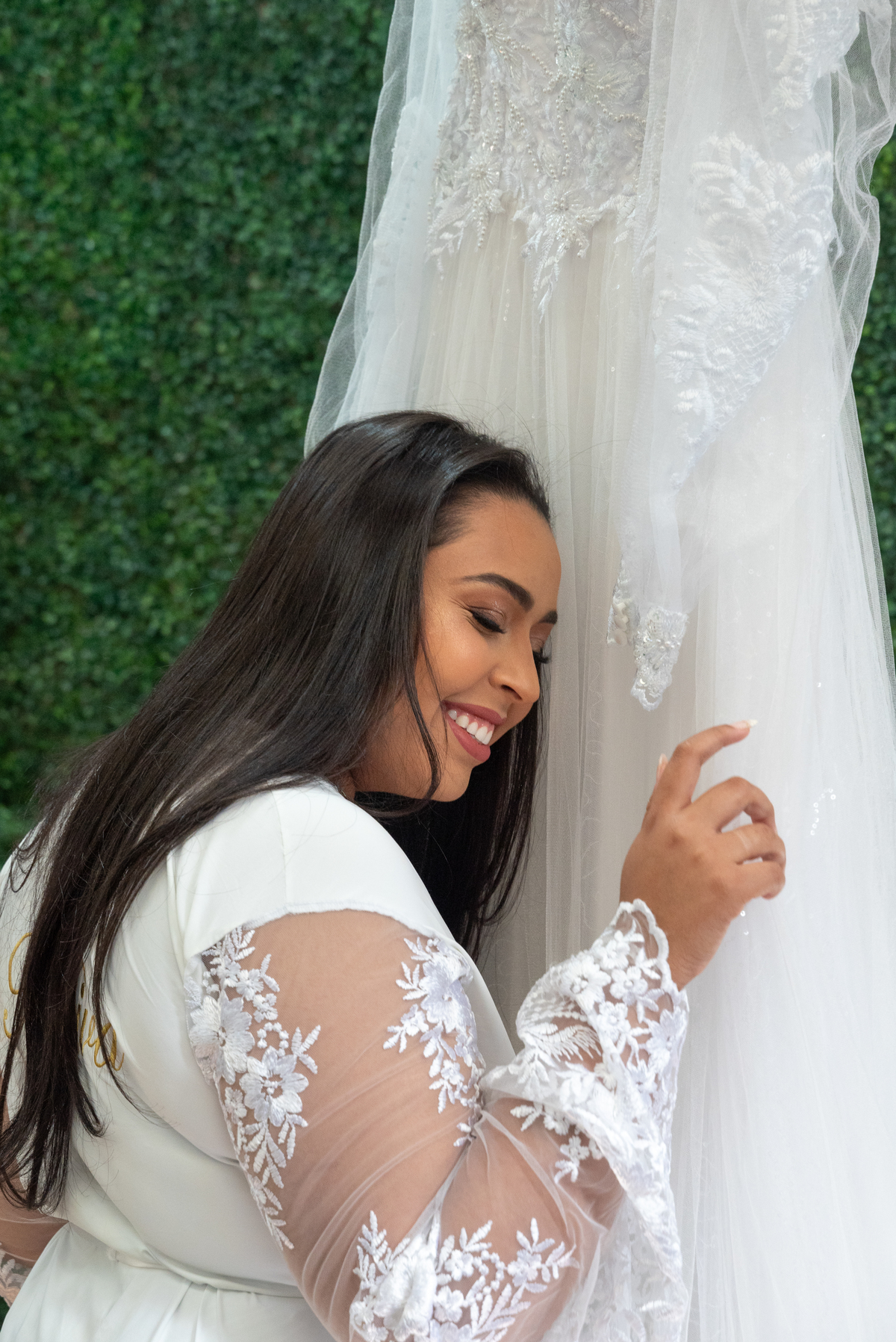 noiva com o vestido no making of