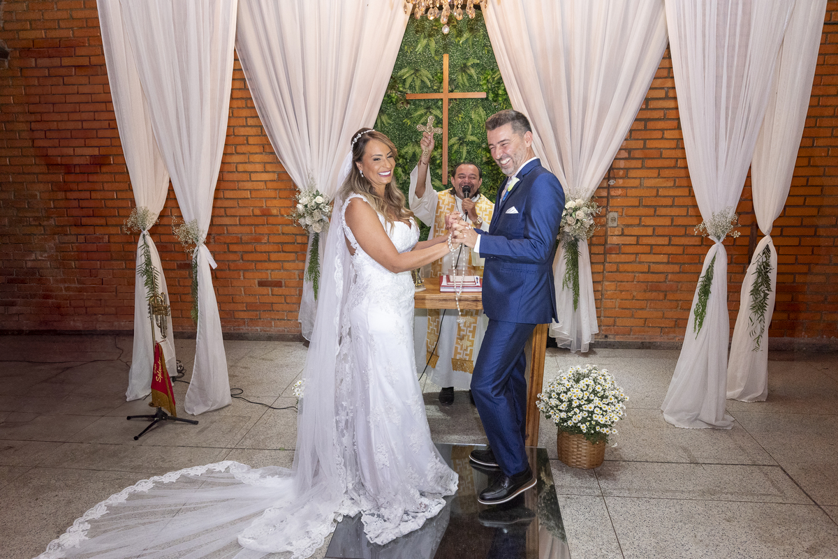 casal em cerimonia religiosa no chale pampulha foto studio juca sousa