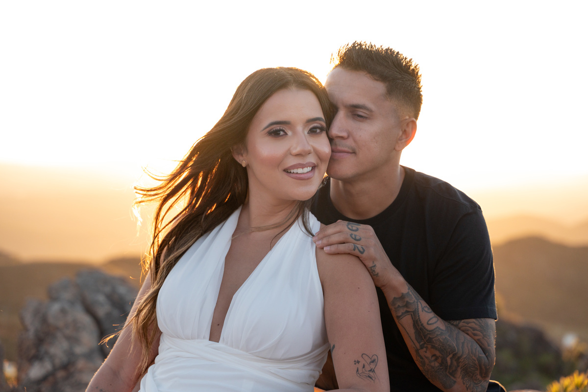 Amor e conexão em meio à natureza — pré-wedding de Daiane e Henrique cercado por paisagens incríveis da Serra do Cipó.