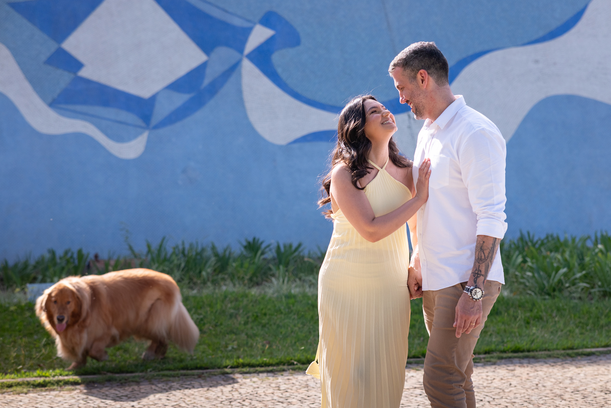Ensaio pré wedding com pet em Belo Horizonte: amor, leveza e momentos reais.