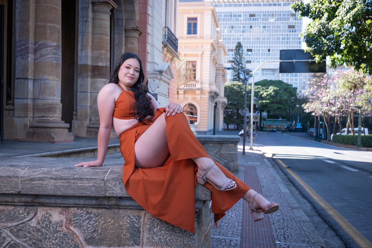Ensaio fotográfico da Alyce na Praça da Liberdade, um dos cenários mais elegantes de Belo Horizonte.