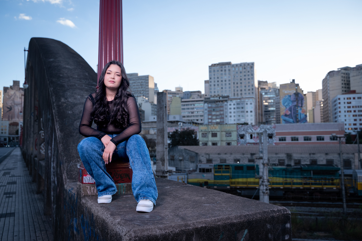 Ensaio fotográfico na Rua Sapucaí durante o pôr do sol em Belo Horizonte