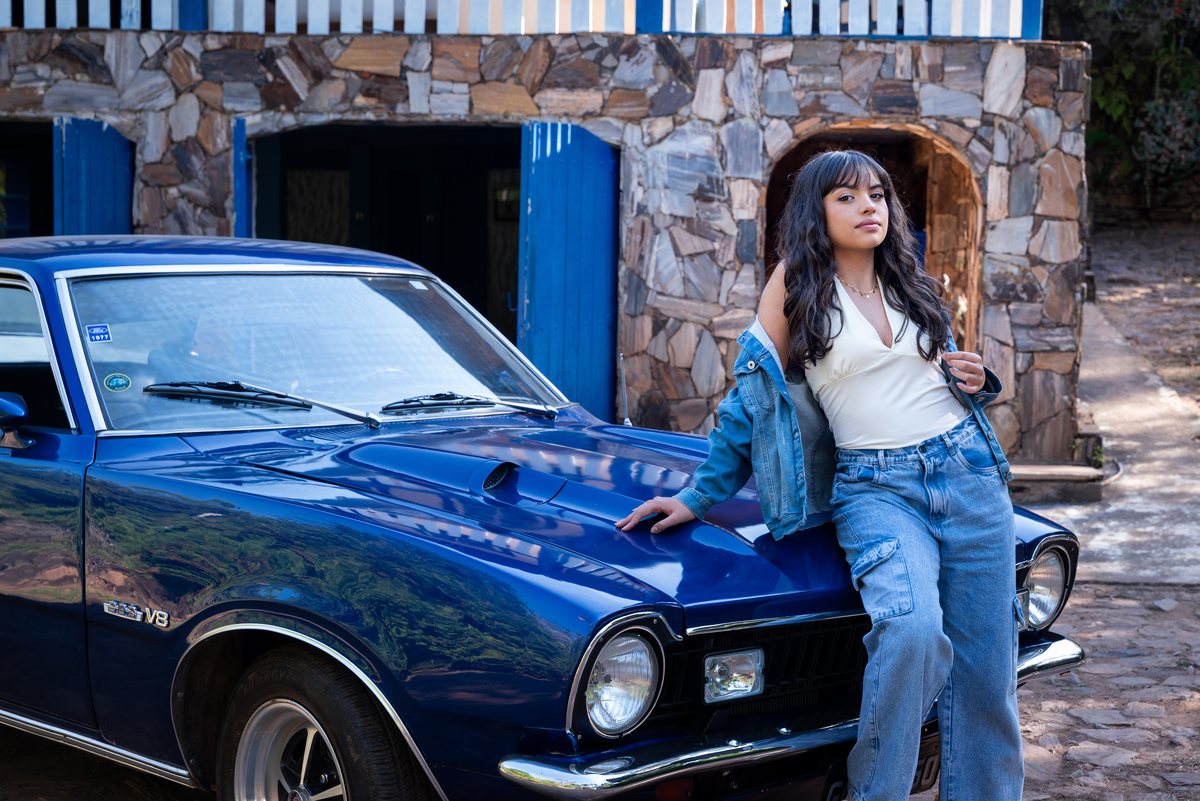 A clássica Maverick Azul trouxe personalidade e um toque vintage ao ensaio de 15 anos.