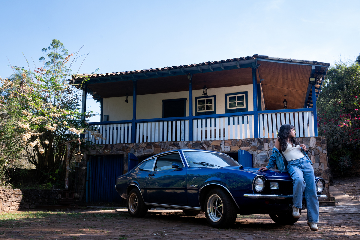 A clássica Maverick Azul trouxe personalidade e um toque vintage ao ensaio de 15 anos.