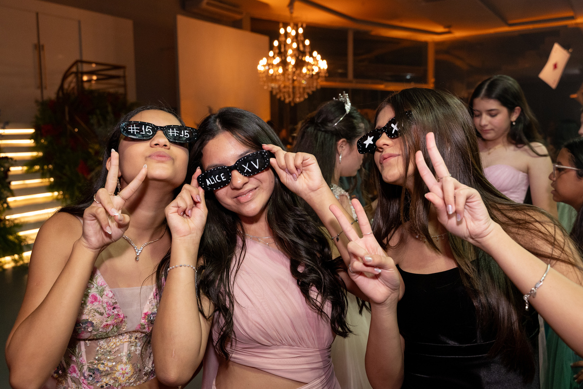 Os melhores capítulos são aqueles vividos ao lado de quem torna tudo mais divertido. Amizade, cumplicidade e alegria em cada clique!