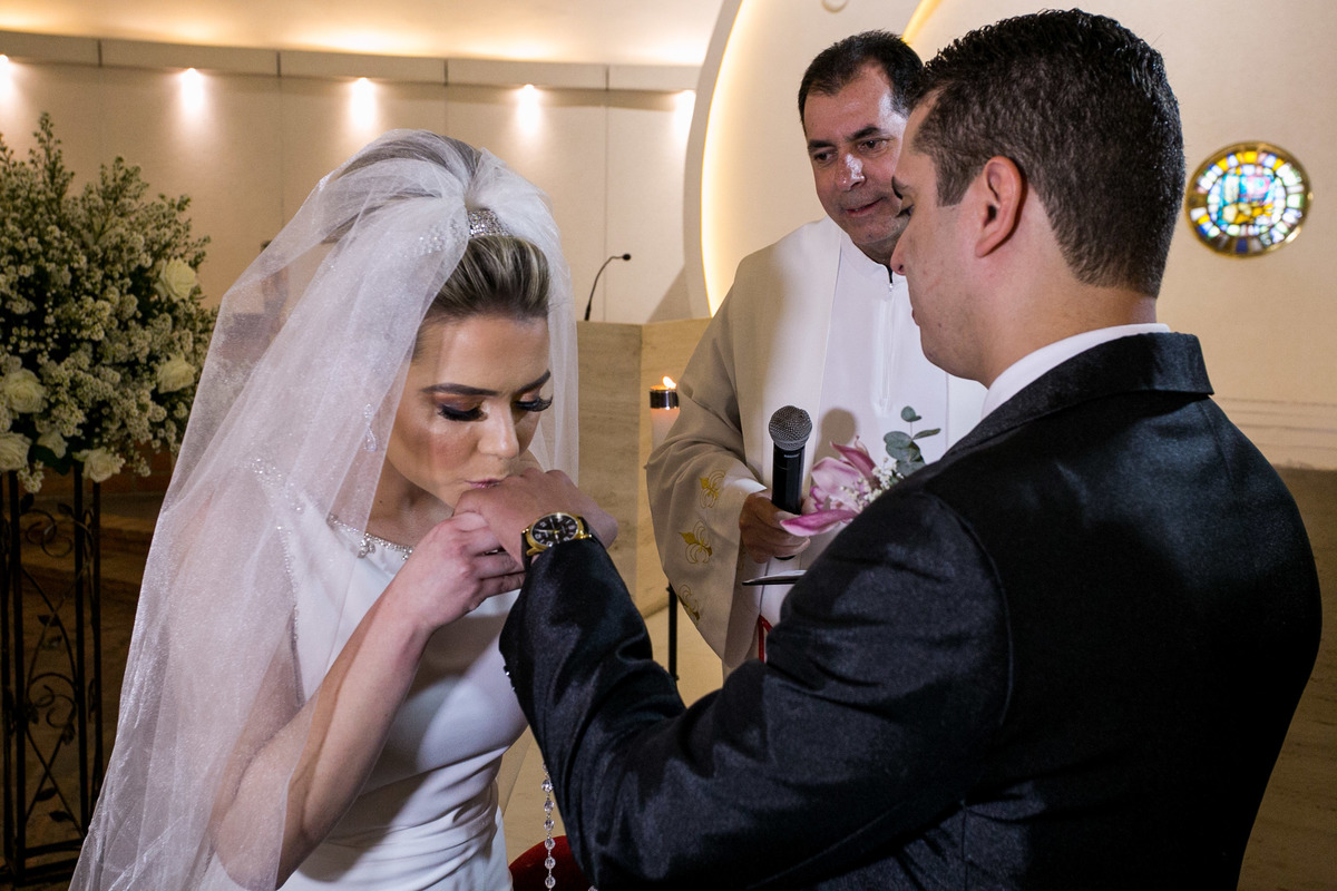 noiva
noivo
igreja santissima trindade
aliança
casamento catolico