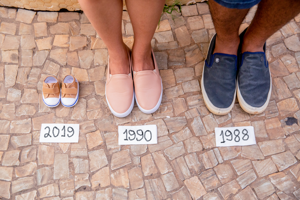 ensaio de gestante onde mostra os pés dos pais e o sapatinho do bebê com a data de nascimento de cada gestante
gravida
juca sousa
casa do baile lagoa da pampulha