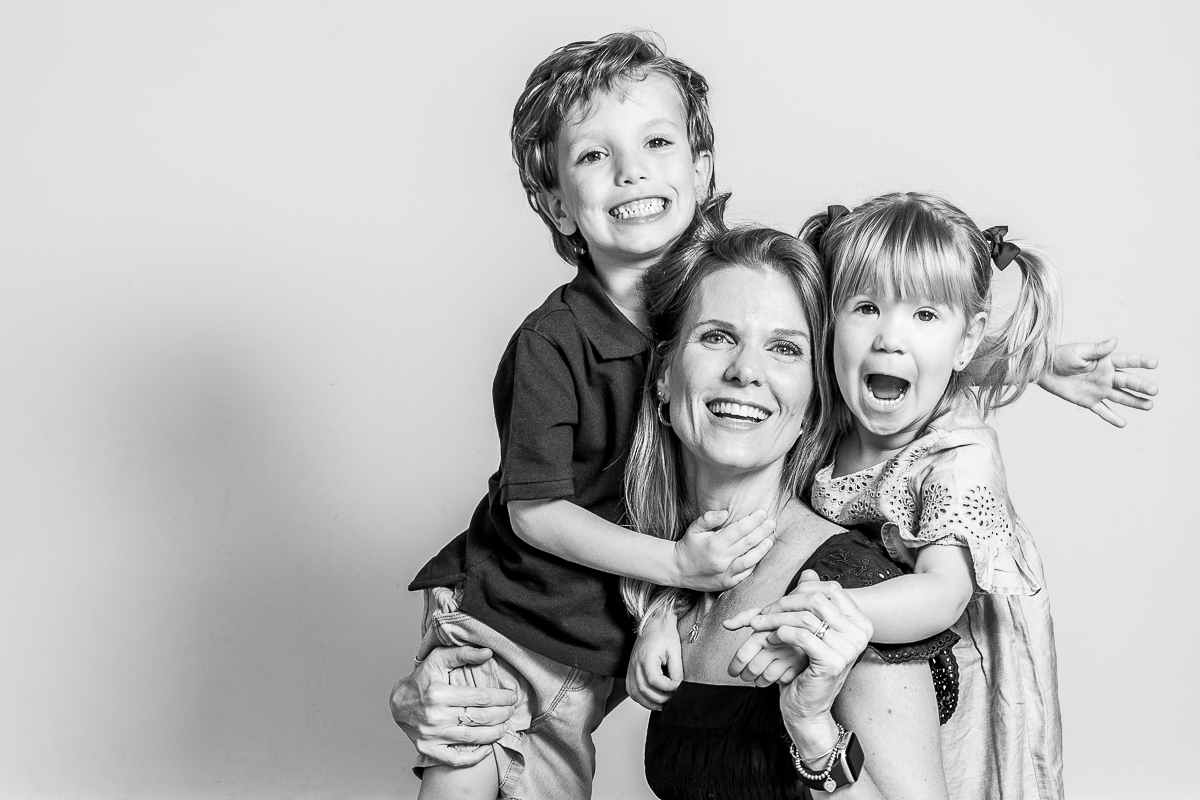 Fotografia de Família, ensaio em casa, ensaio de família, Miami Family Photographer, Ensaio premiado, ensaio em casa, descontração, família.