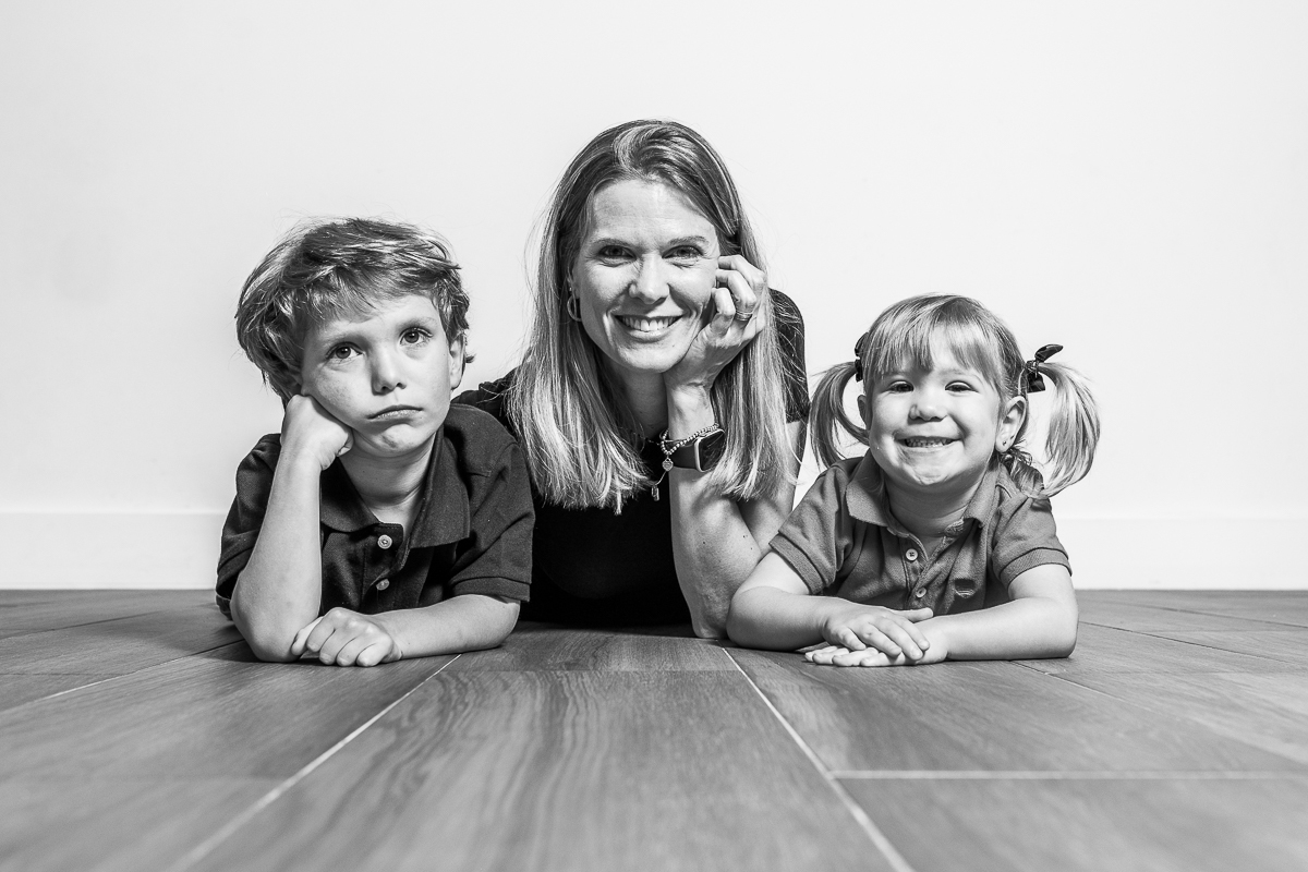 Fotografia de Família, ensaio em casa, ensaio de família, Miami Family Photographer, Ensaio premiado, ensaio em casa, descontração, família.