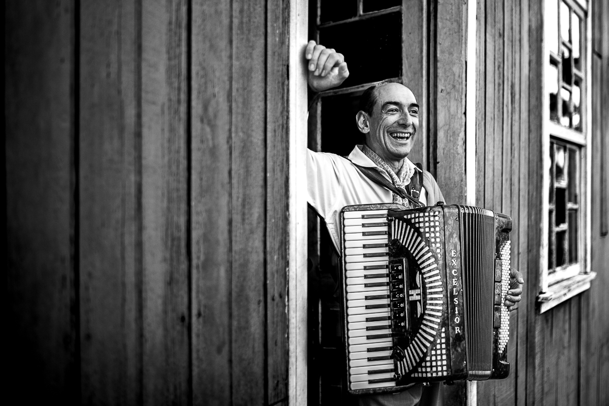 Best Collection, Inspiration Photographers, Gilney Bertussi, Os Bertussi, Portrait Photography, Foto PB, BW Photos, Retratos, Gaiteiro, sorriso