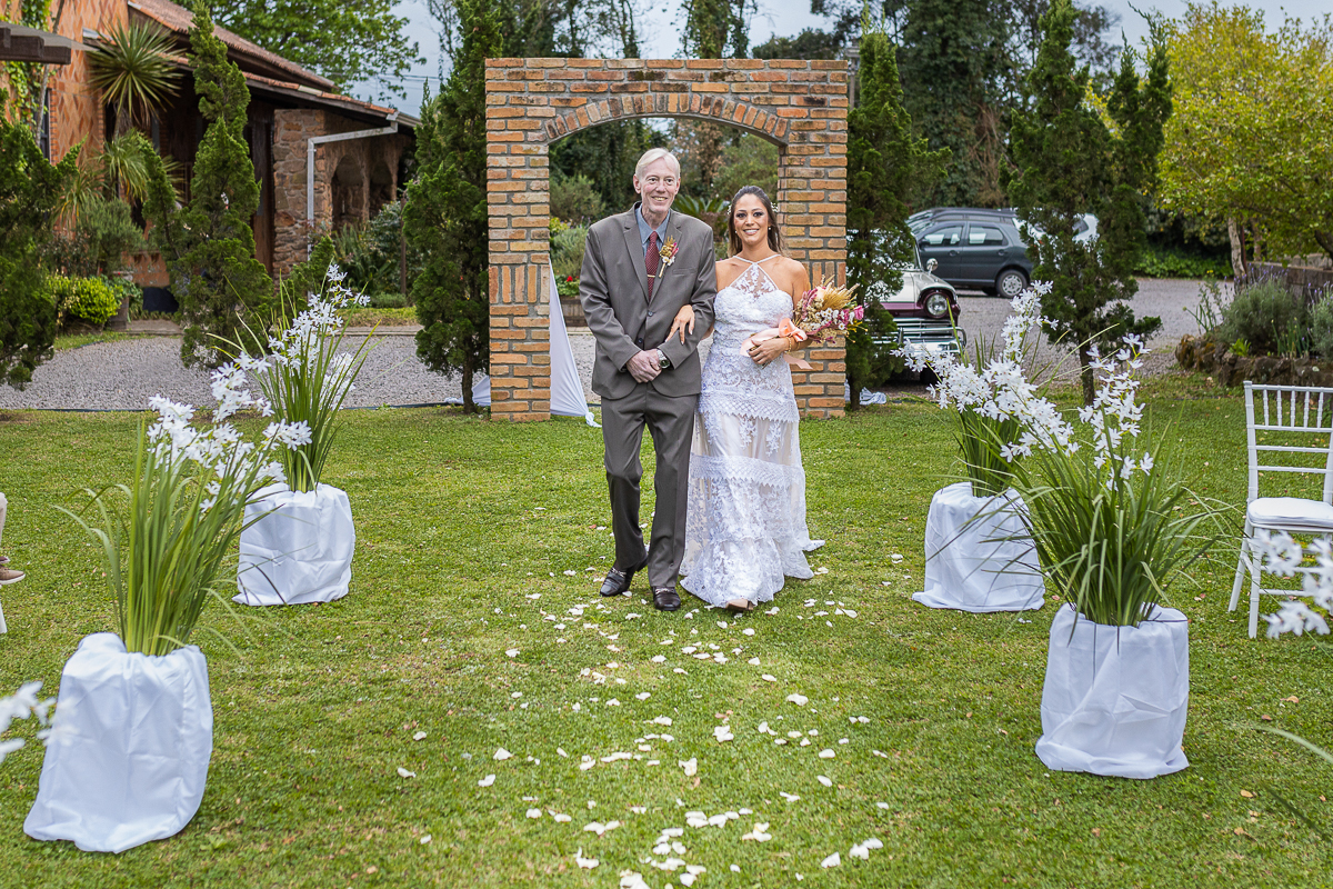 Fotógrafo de casamento Petter Campagna, casamento Caxias do Sul, entrada da noiva com o pai