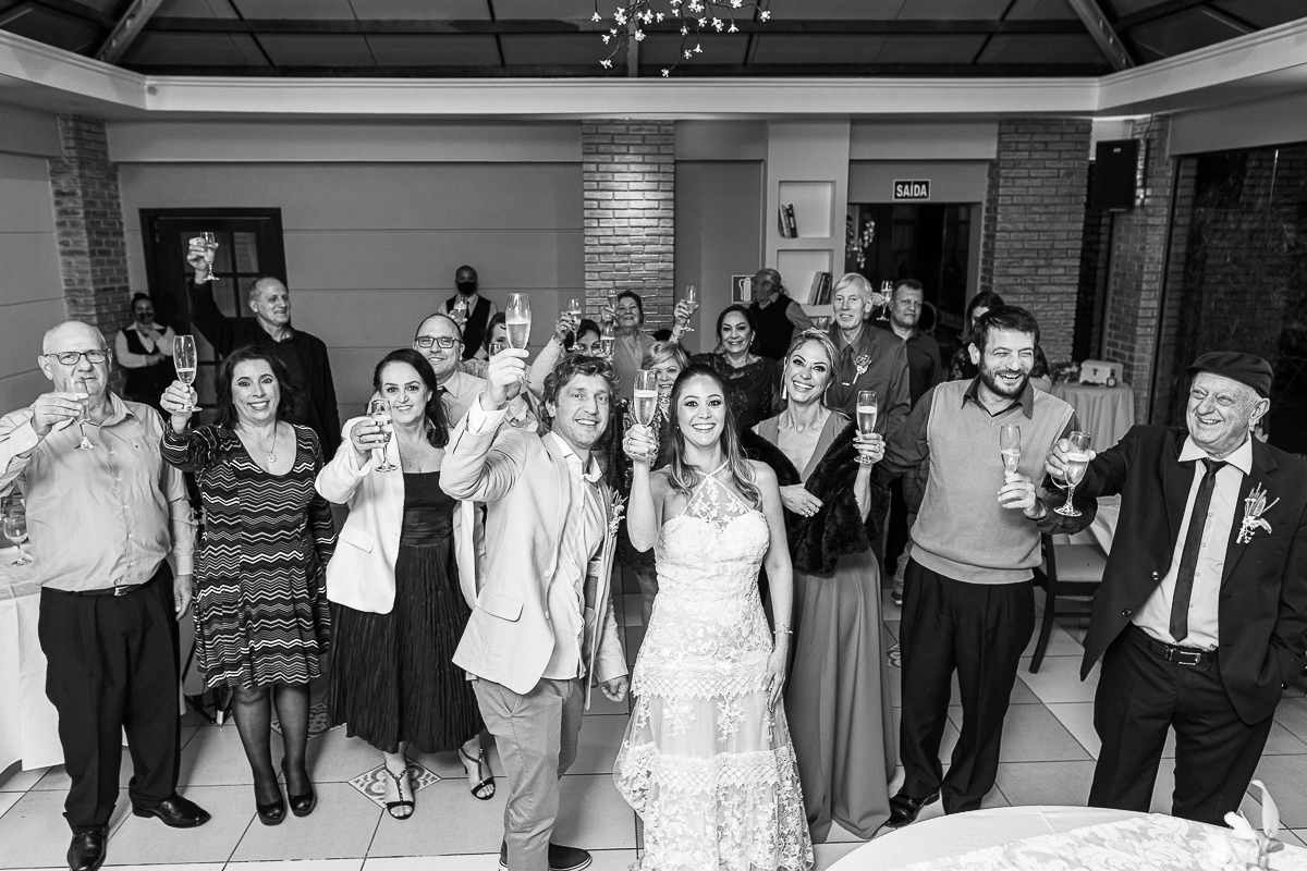 Fotógrafo de casamento Petter Campagna, casamento Caxias do Sul, casamento Renata e Ricardo, brinde dos noivos com a família