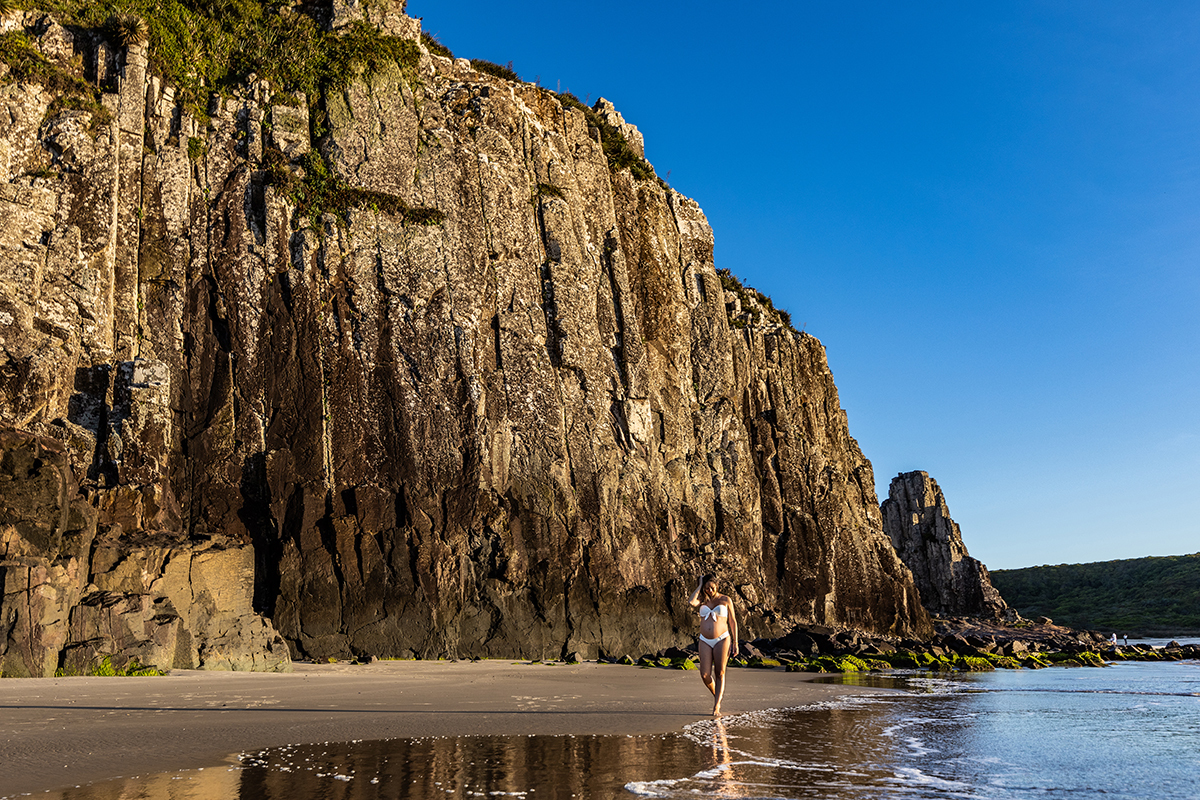 Ensaio na praia de torres, fotógrafo Petter Campagna, ensaio ao nascer do sol, ensaio gestante