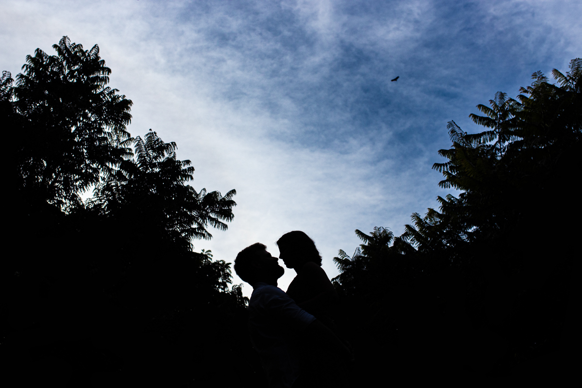 Ensaio Casal, ensaio Externo, pré-wedding, silhueta, Humildes, simetria, blue sky