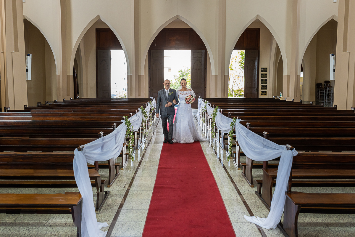 Retrato de noiva, Casamento Daiane e Claudio, making of  do noivo, casamento na serra, preparação, fotografo de casamento Petter Campagna, casamento Caxias do Sul, entrada da noiva, igreja dos Capuchinhos