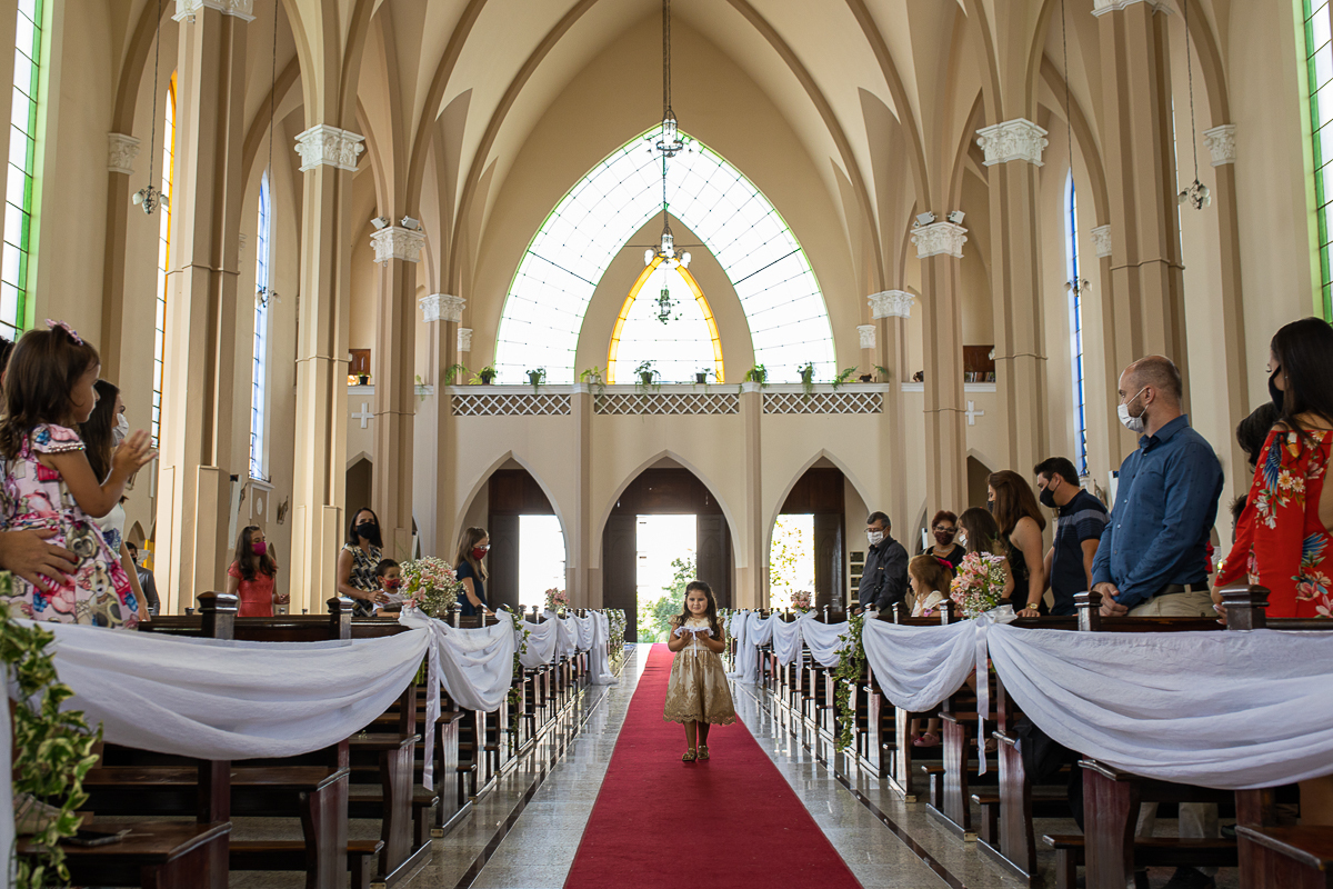 Casamento Daiane e Claudio, casamento na serra, preparação, fotografo de casamento Petter Campagna, casamento Caxias do Sul, detalhes, Frei Jaime, Igreja Capuchinhos, entrada das alianças