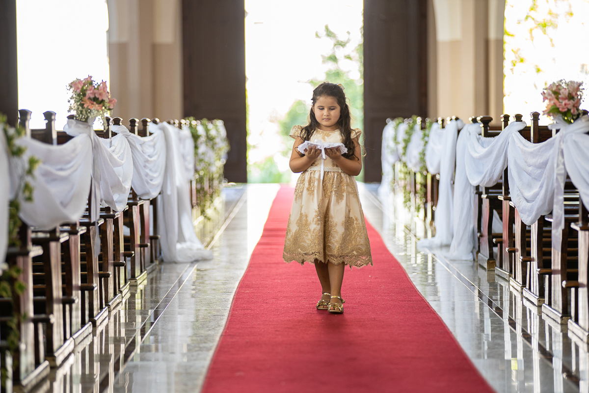Casamento Daiane e Claudio, casamento na serra, preparação, fotografo de casamento Petter Campagna, casamento Caxias do Sul, detalhes, Frei Jaime, Igreja Capuchinhos, entrada das alianças