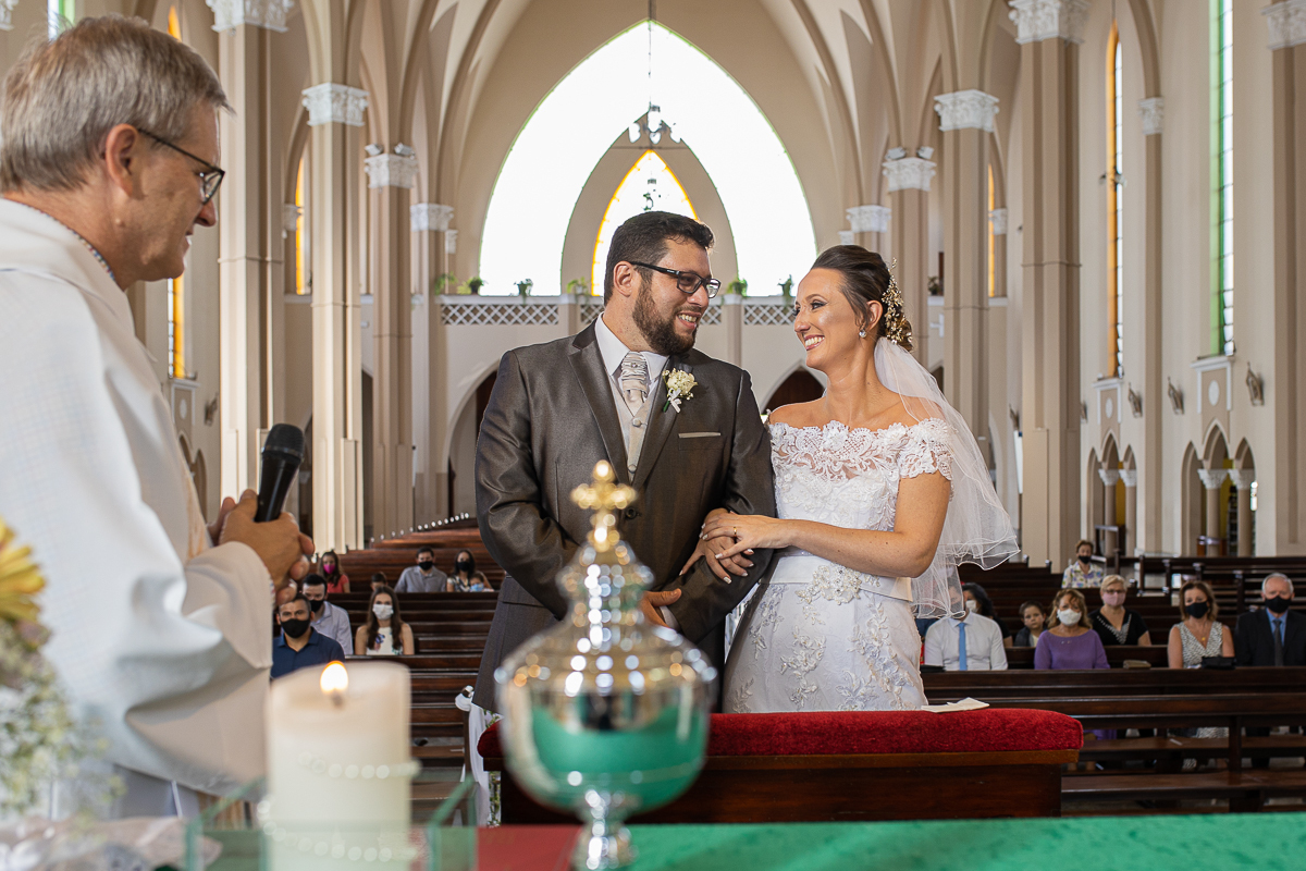 Casamento Daiane e Claudio, casamento na serra, preparação, fotografo de casamento Petter Campagna, casamento Caxias do Sul, detalhes, Frei Jaime, Igreja Capuchinhos, casados