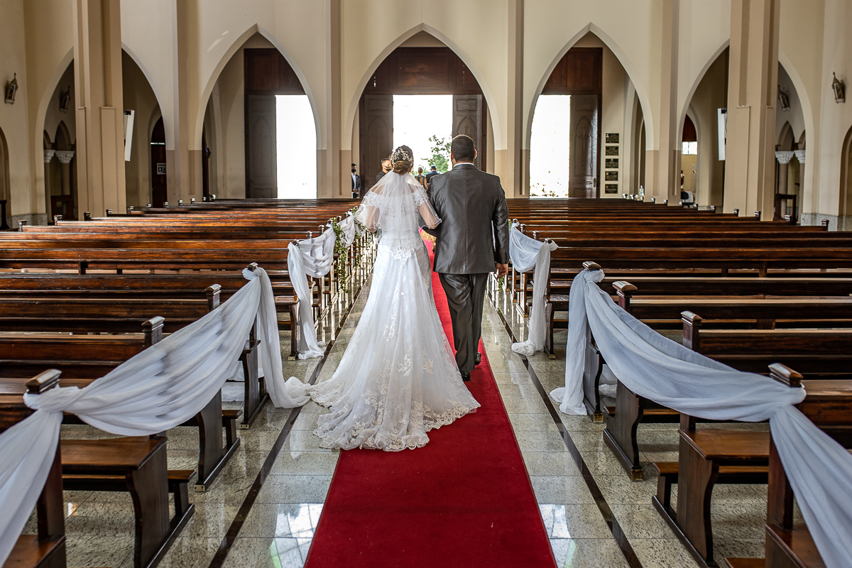 Casamento Daiane e Claudio, casamento na serra, preparação, fotografo de casamento Petter Campagna, casamento Caxias do Sul, detalhes, Frei Jaime, Igreja Capuchinhos, casados e felizes, saída dos noivos
