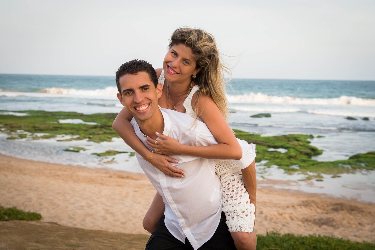 ensaio em praia com noivos