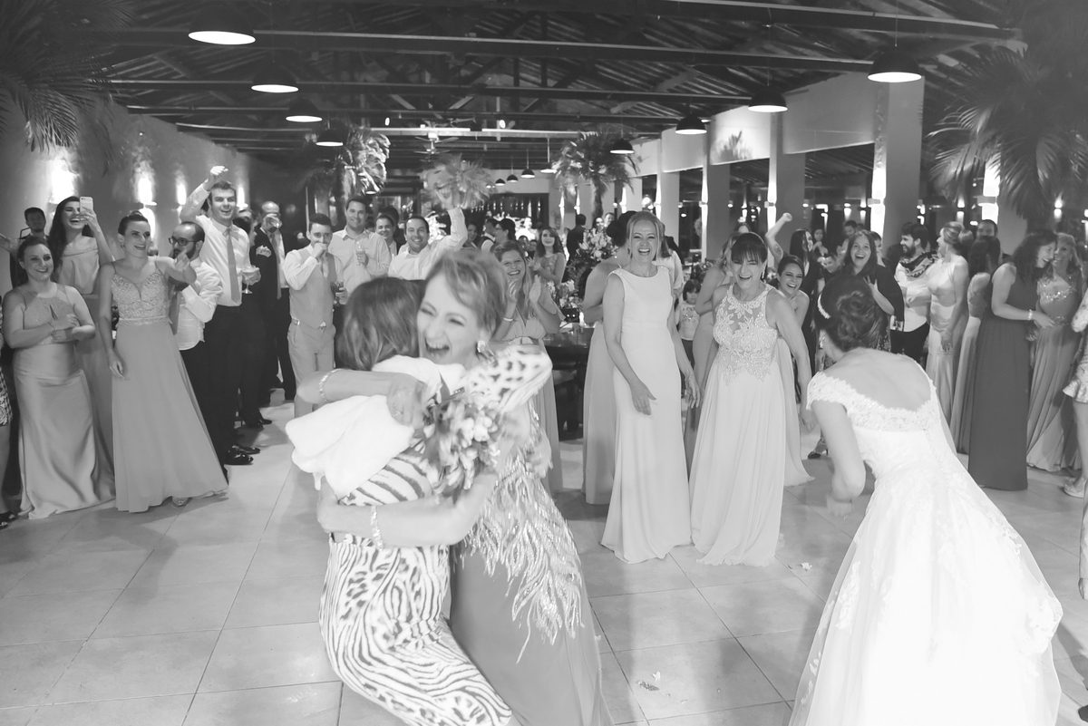 casamento-fotografo-fernando-piccin-giovana-kadu-jaguariuna-festas-eventos-baloes-afesta