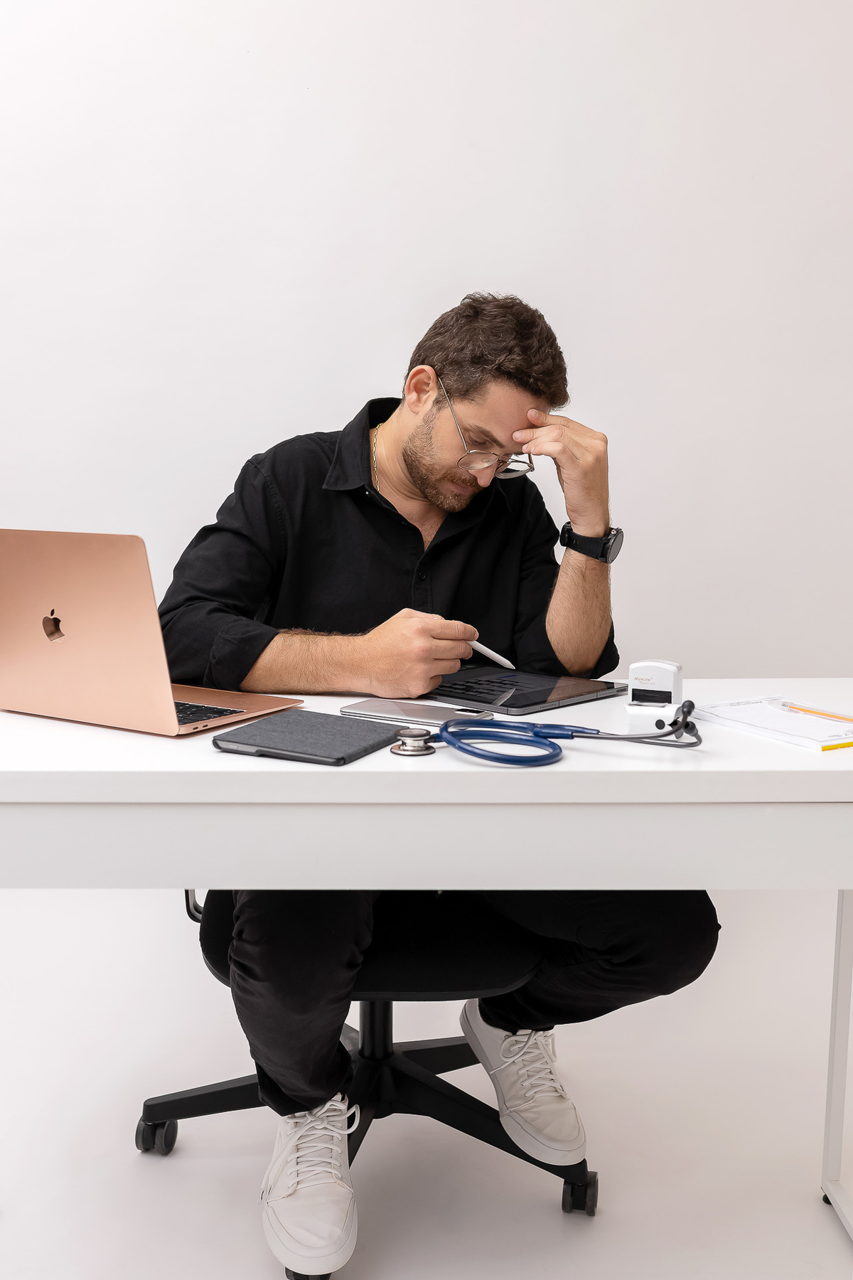Retrato Profissional - Dr. Carlos Eduardo - Médico Psiquiatra  - Caraguatatuba-SP - Estúdio On Click Fotografia - Portfólio Profissional 