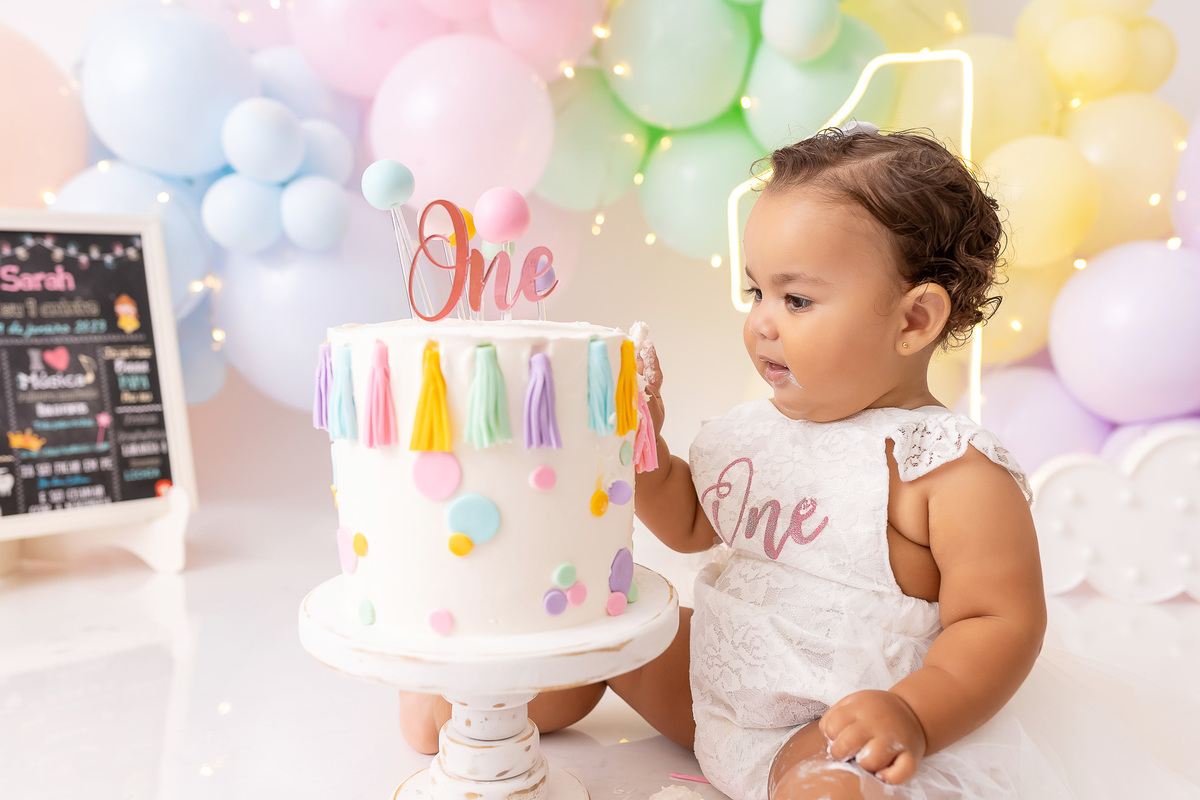 Smash The Cake Bolo - Smash the Cake Comendo bolo - Smash The Cake Menina - Smash The Cake Menina arco iris - Smash The Cake candy color - Smash The Cake em Estúdio - Smash The Cake Sarah- On Click Fotografia - estúdio on click fotografia 
