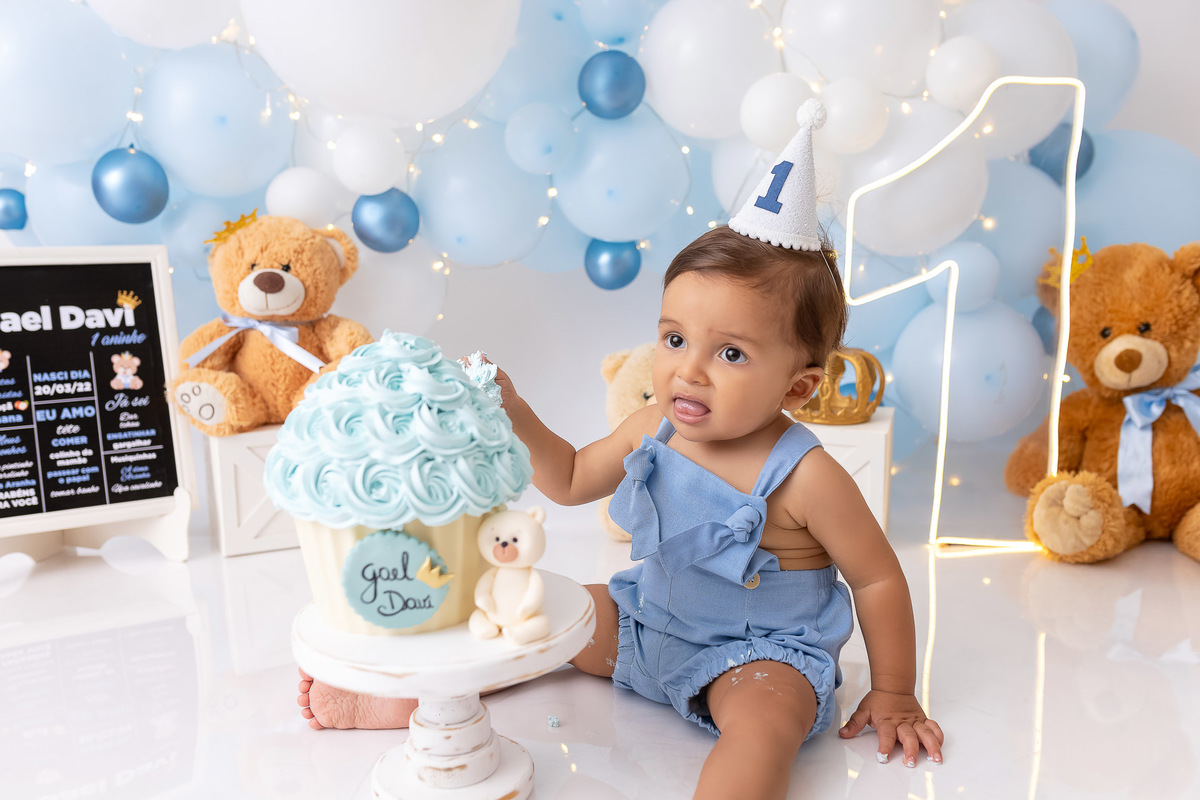 Smash The Cake Bolo - Smash the Cake Comendo bolo - Smash The Cake Menino -  smash the cake ursinho azul - smash the cake urso azul - smash the cake azul - Smash The Cake em Estúdio - Smash The Cake Davi- On Click Fotografia - Estúdio on click fotografia 