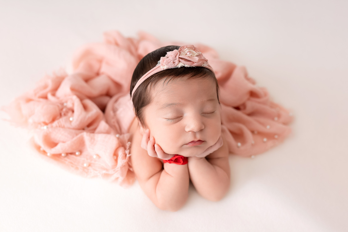  Newborn caraguatatuba - newborn menina rosa - newborn menina no puff - foto recem-nascido caraguatatuba - estúdio fotográfico caragua 