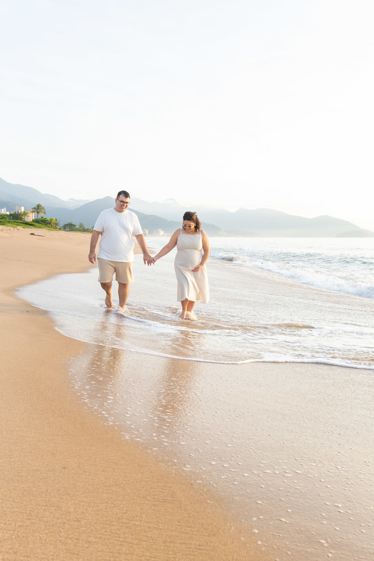 Ensaio gestante na praia - Praia do Capricórnio - Caraguatatuba/SP - Fotógrafos Jhuli e Rogério
