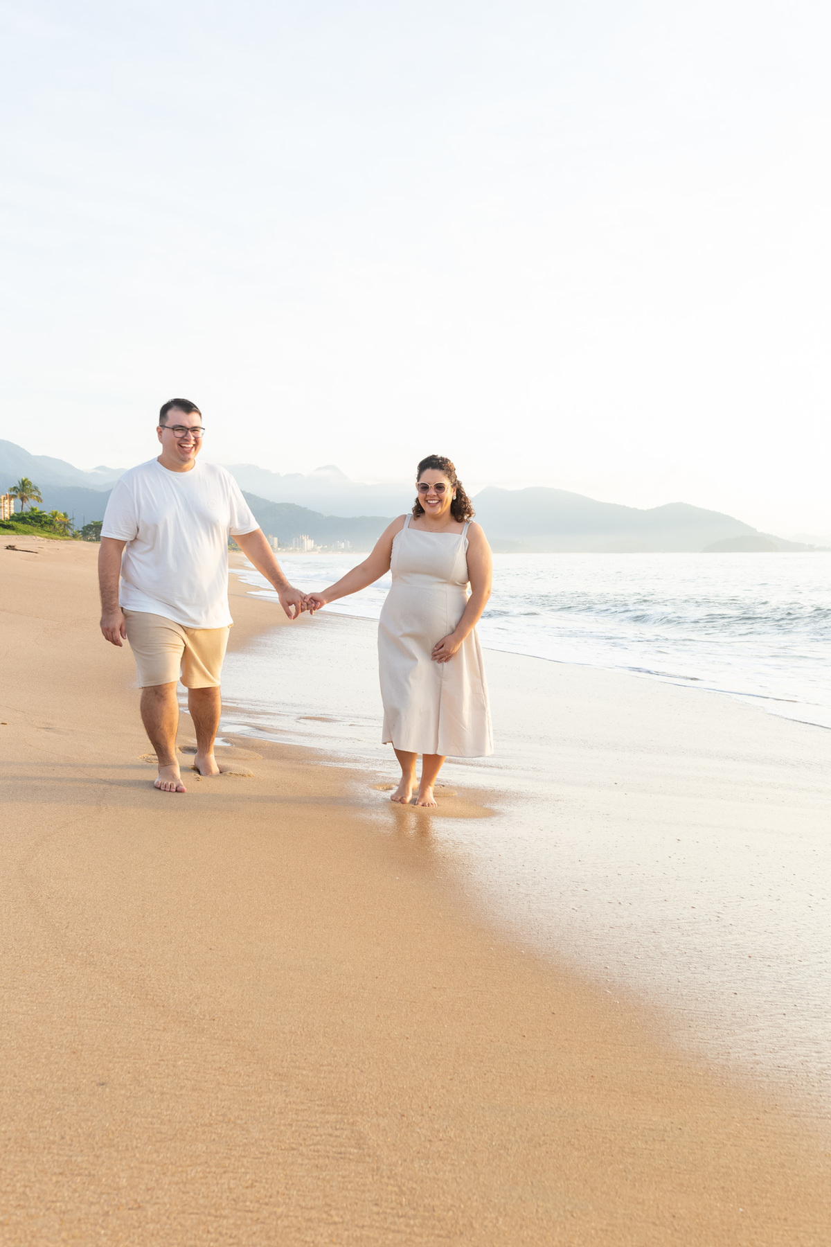 Ensaio gestante na praia - Praia do Capricórnio - Caraguatatuba/SP - Fotógrafos Jhuli e Rogério