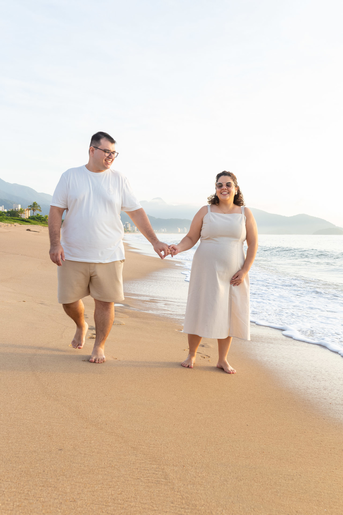 Ensaio gestante na praia - Praia do Capricórnio - Caraguatatuba/SP - Fotógrafos Jhuli e Rogério