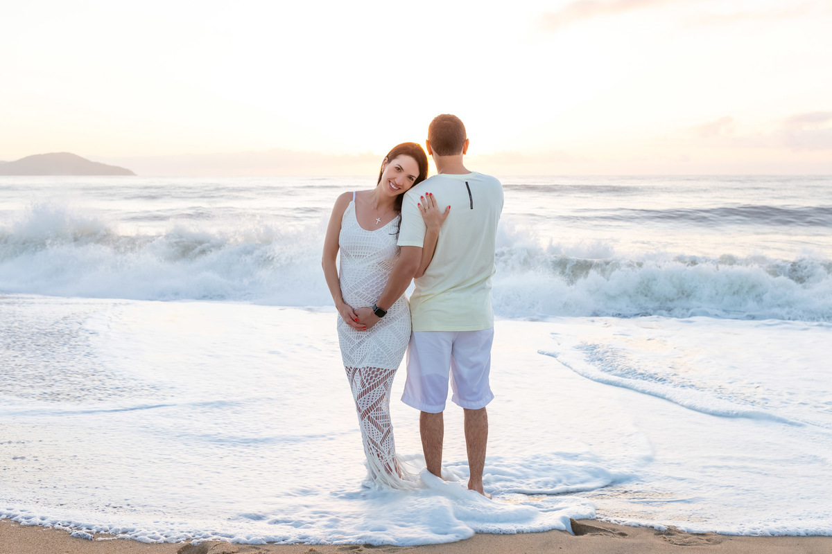 Ensaio gestante na praia - Praia do Capricórnio - Caraguatatuba - Gestante Talita