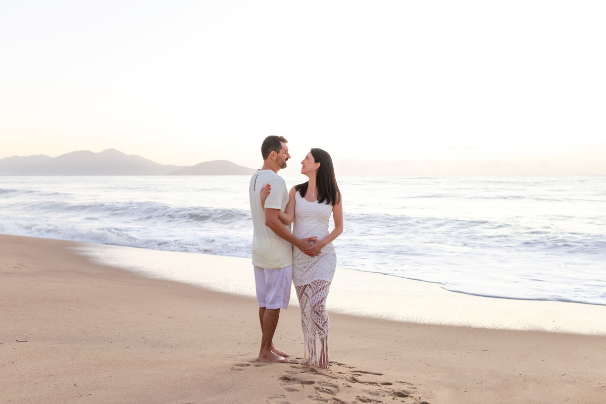 Ensaio gestante na praia - Praia do Capricórnio - Caraguatatuba - Gestante Talita