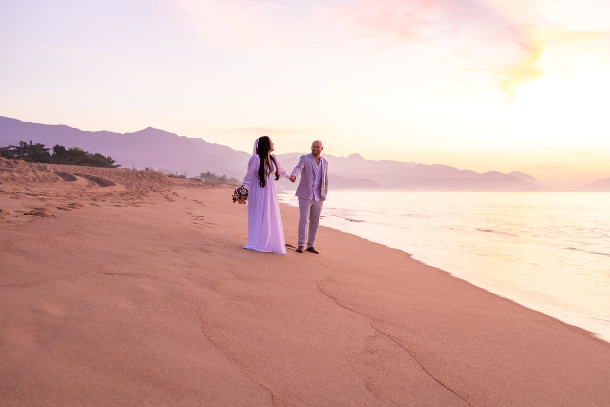 Ensaio wedding Caraguatatuba - Fotógrafo de Casamento - Ensaio na praia da Lagoa Azul em Caraguatatuba - Ensaio de Daniele e Lucas