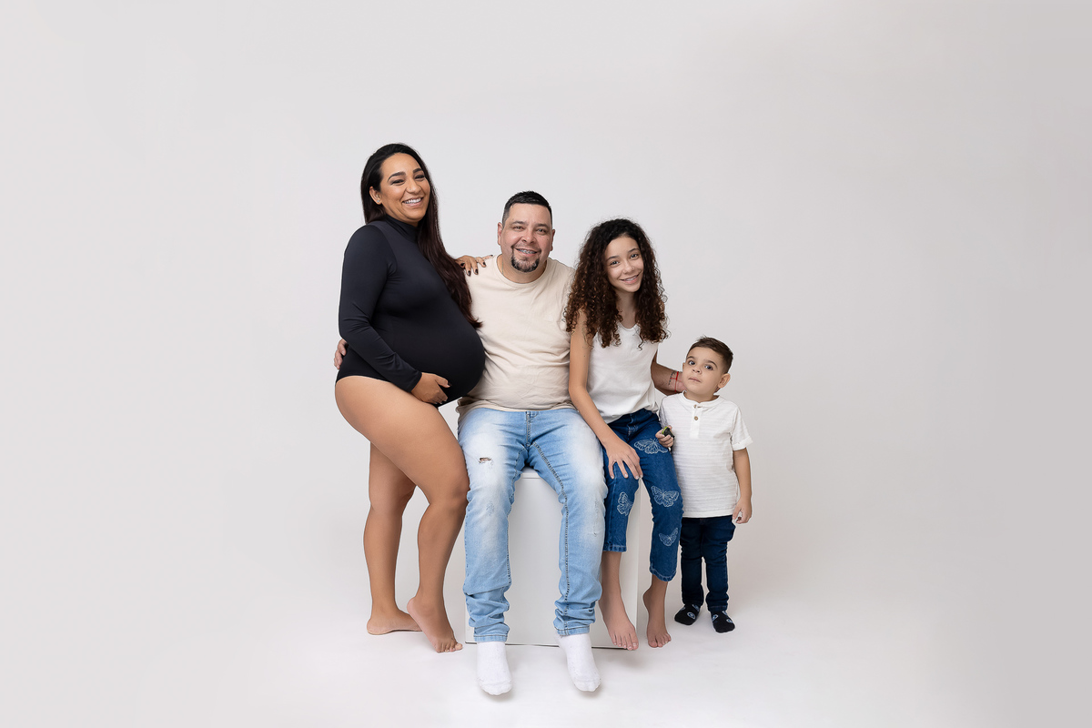 Ensaio gestante em Caraguatatuba - Ensaio gestante estúdio - Estúdio Fotógrafico Caraguatatuba - Gestante Karina - Fotógrafa Caraguatatuba