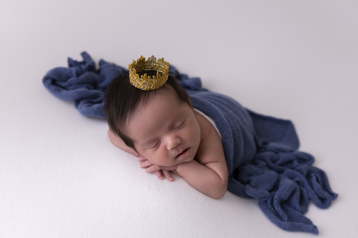 Fotografia newborn em estúdio em Caraguatatuba, bebê Isaac com 24 dias.