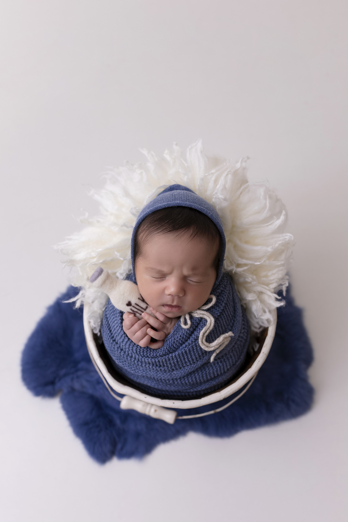 Fotografia newborn Caraguatatuba, bebê Isaac com 24 dias.