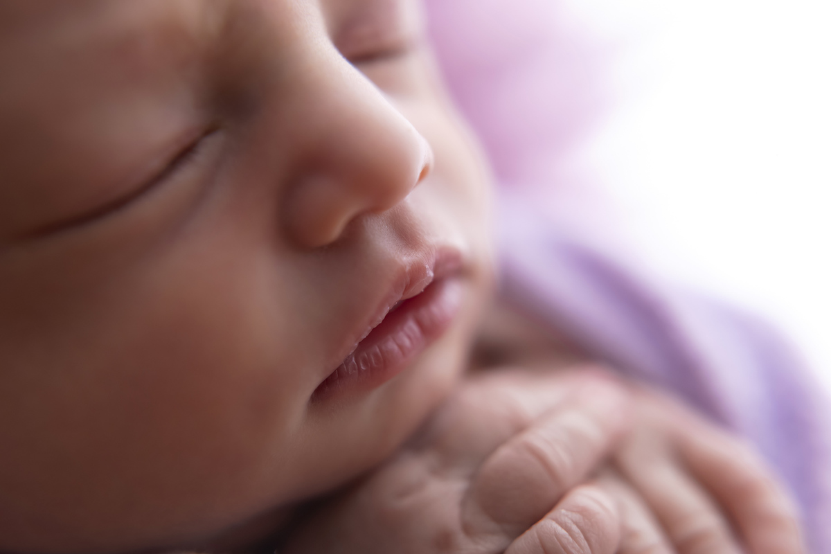 Ensaio newborn da Sofia em estúdio em Caraguatatuba – especialista newborn 